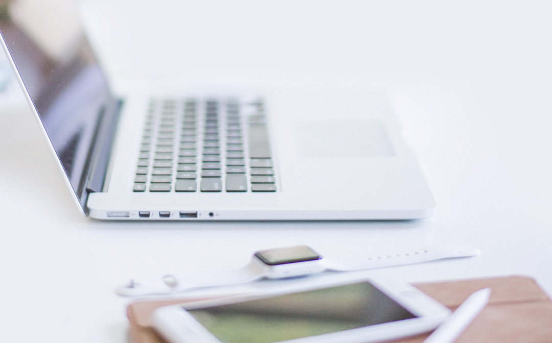 Computer auf Schreibtisch